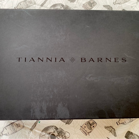 TIANNIA BARNES imported from Italy, designer blue/metallic blue leather trainers - Picture 5 of 7